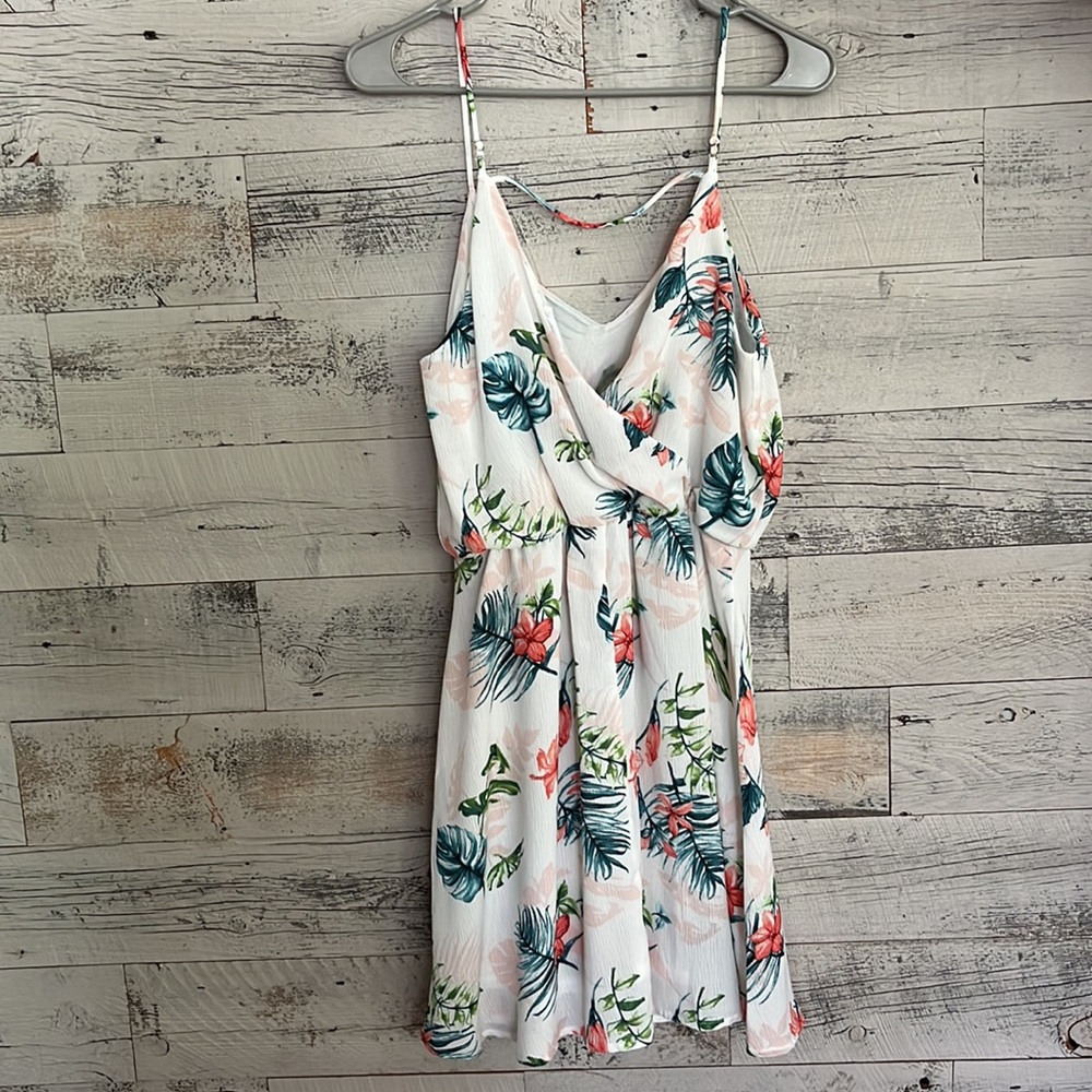 Lush women’s dress. Size medium. - Picture 2 of 4